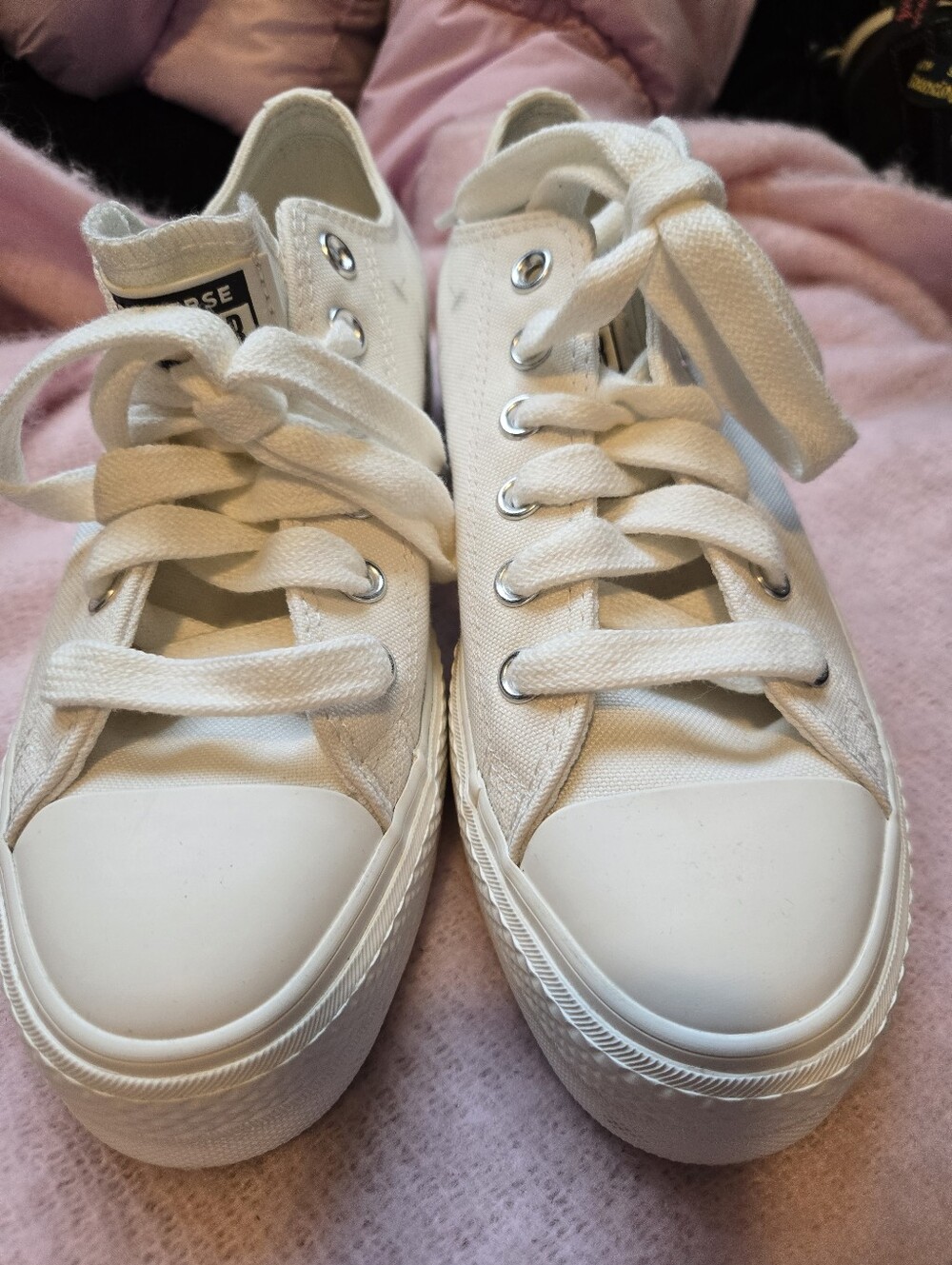 NWOB!Converse White Low-Top Platform Sneakers with Silver Floral Accents. Size 8 - Picture 9 of 13